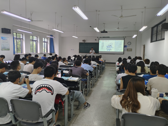 关于举办法治教育主题班会